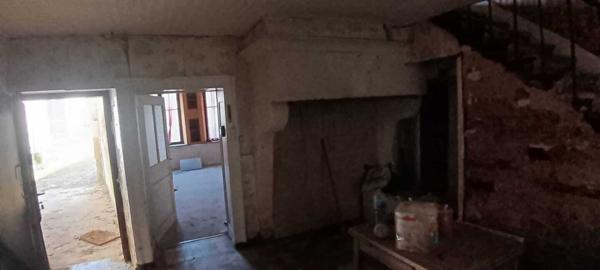 Maison avec dépendances à fort potentiel à Gruey-lès-Surance 45 000 €