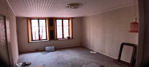 Maison avec dépendances à fort potentiel à Gruey-lès-Surance 45 000 €