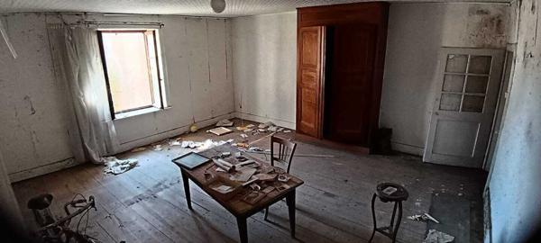 Maison avec dépendances à fort potentiel à Gruey-lès-Surance 45 000 €