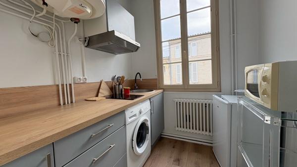 CHABAUDY NIORT - Grand studio meublé de 28m2 avec place de parking