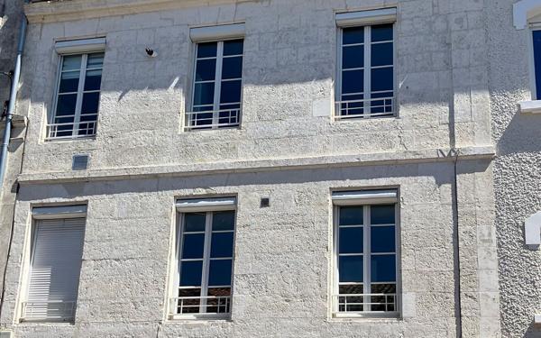 Immeuble à vendre    13 pièces •  Angoulême