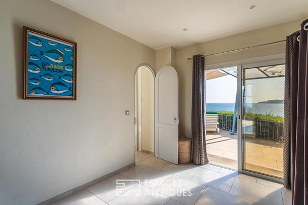 Villa sur la mer avec accès direct à une crique