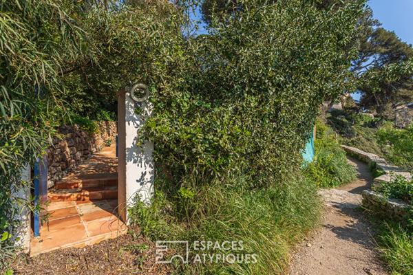 Villa sur la mer avec accès direct à une crique