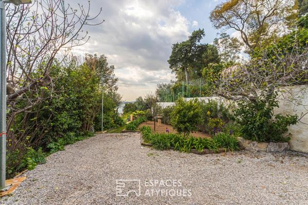 Villa sur la mer avec accès direct à une crique