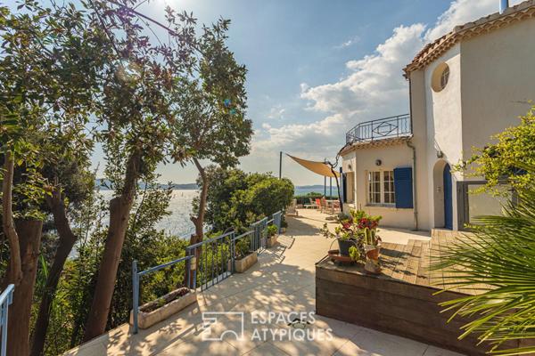 Villa sur la mer avec accès direct à une crique