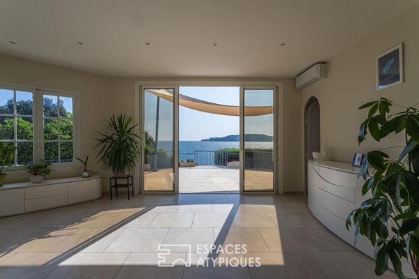 Villa sur la mer avec accès direct à une crique