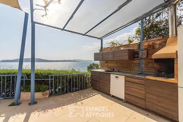 Villa sur la mer avec accès direct à une crique