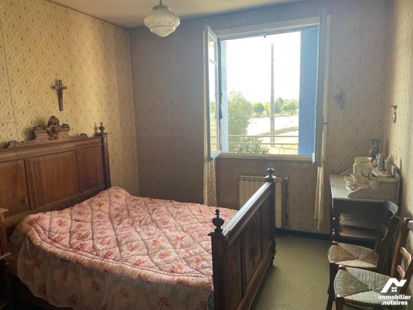 GRANDE MAISON avec jardin et bâtiment.