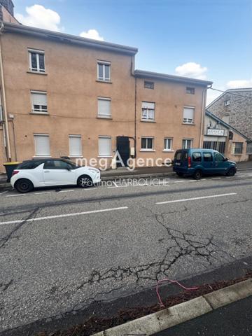 Immeuble à LE CHAMBON-FEUGEROLLES, 42500 - 283m²