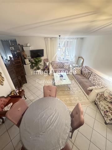 Immeuble à LE CHAMBON-FEUGEROLLES, 42500 - 283m²