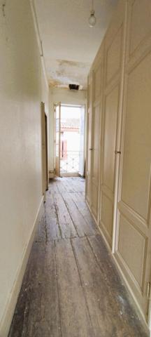 VASTE MAISON DE VILLE A RÉNOVER