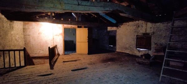 VASTE MAISON DE VILLE A RÉNOVER