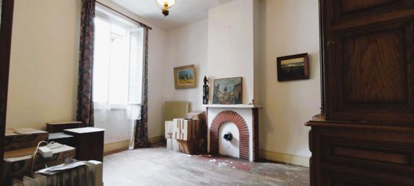 VASTE MAISON DE VILLE A RÉNOVER