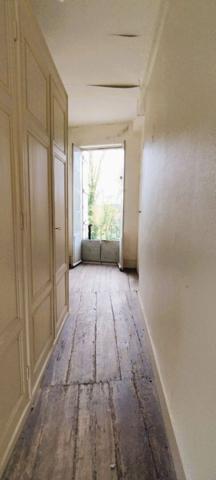 VASTE MAISON DE VILLE A RÉNOVER