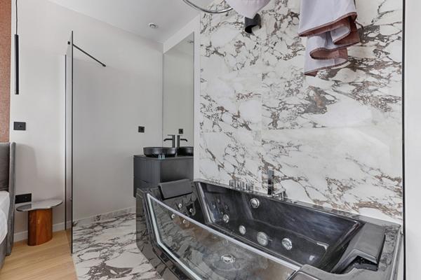 EUROPE/BATIGNOLLES - RARE -  Bel Appartement de 4 pièces - 3 chambres