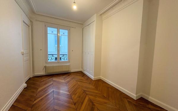 Appartement à vendre    3 pièces • 52 m2 Paris 16