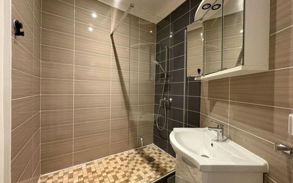 Appartement à vendre    3 pièces • 52 m2 Paris 16