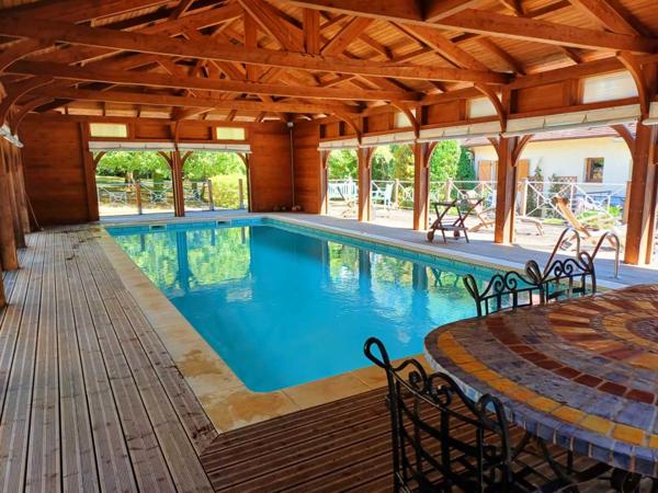 Maison contemporaine - Aquitaine Maison contemporaine 275 m² avec piscine à Terrasson-Lavilledieu sur environ 5000 m² de terrain.