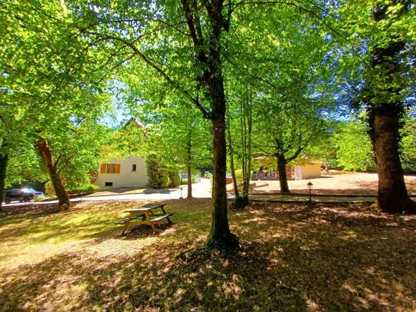 Maison contemporaine - Aquitaine Maison contemporaine 275 m² avec piscine à Terrasson-Lavilledieu sur environ 5000 m² de terrain.