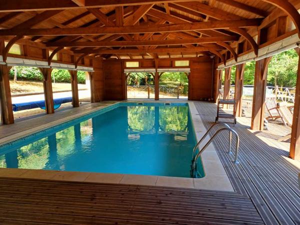 Maison contemporaine - Aquitaine Maison contemporaine 275 m² avec piscine à Terrasson-Lavilledieu sur environ 5000 m² de terrain.