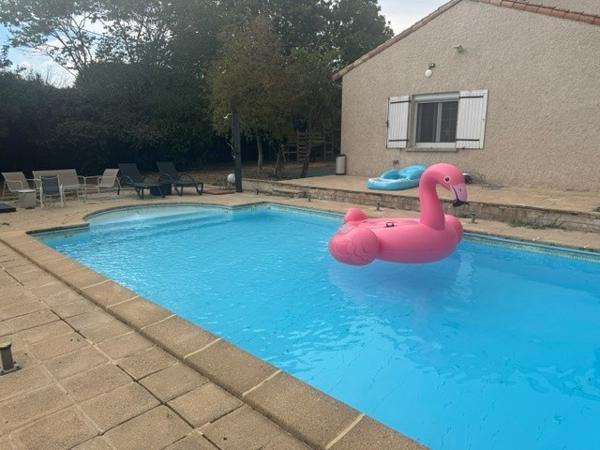 Élégante propriété avec piscine dans un écrin de verdure