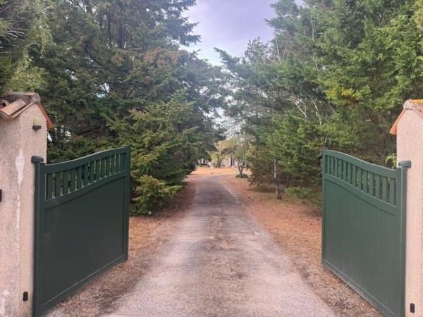 Élégante propriété avec piscine dans un écrin de verdure