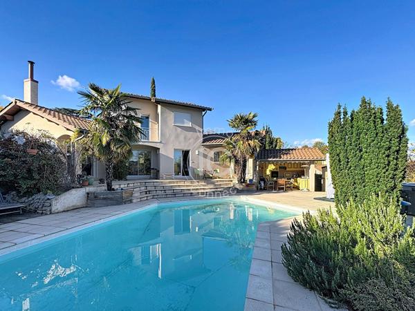 Maison d'architecte avec piscine de 145 m2 - 3 Ch - Sous sol Complet - DPE C - Collonges au mont d or