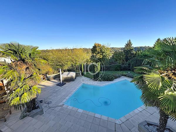Maison d'architecte avec piscine de 145 m2 - 3 Ch - Sous sol Complet - DPE C - Collonges au mont d or