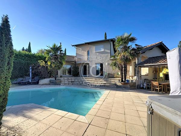 Maison d'architecte avec piscine de 145 m2 - 3 Ch - Sous sol Complet - DPE C - Collonges au mont d or