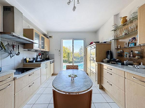 Maison d'architecte avec piscine de 145 m2 - 3 Ch - Sous sol Complet - DPE C - Collonges au mont d or