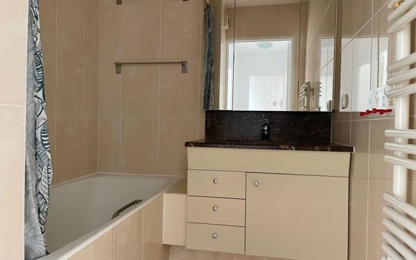 Appartement à louer    3 pièces • 74,01 m2 Paris 16