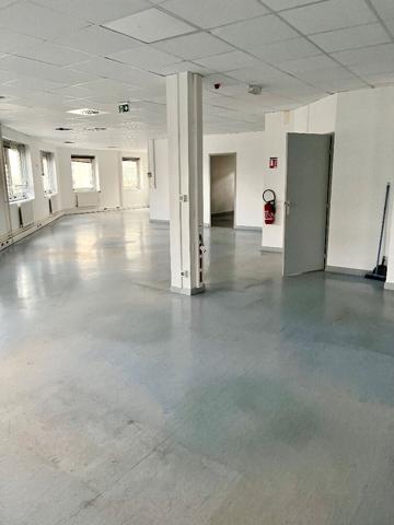 Spacieux local professionnel à louer - Centre de Rillieux-la-Pape