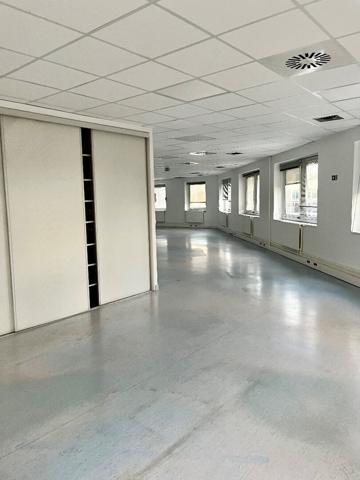 Spacieux local professionnel à louer - Centre de Rillieux-la-Pape