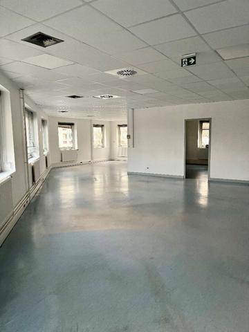 Spacieux local professionnel à louer - Centre de Rillieux-la-Pape