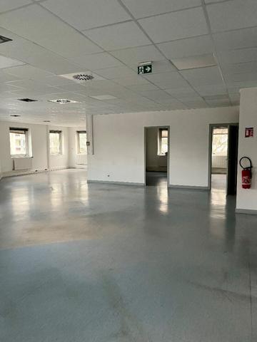 Spacieux local professionnel à louer - Centre de Rillieux-la-Pape