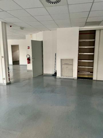 Spacieux local professionnel à louer - Centre de Rillieux-la-Pape