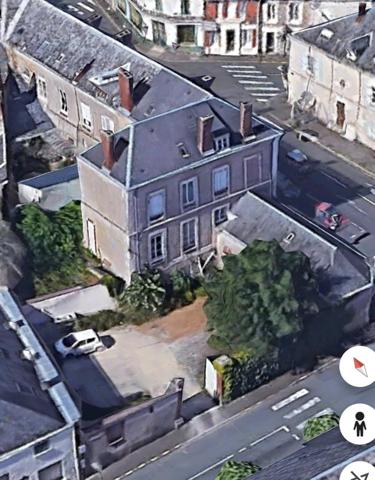 Maison à rénover 236 m² garage et dépendances