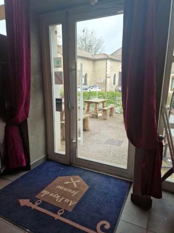 Dpt Vosges (88), à vendre secteur NEUFCHATEAU - MURS & FONDS BAR RESTAURANT IMMEUBLE