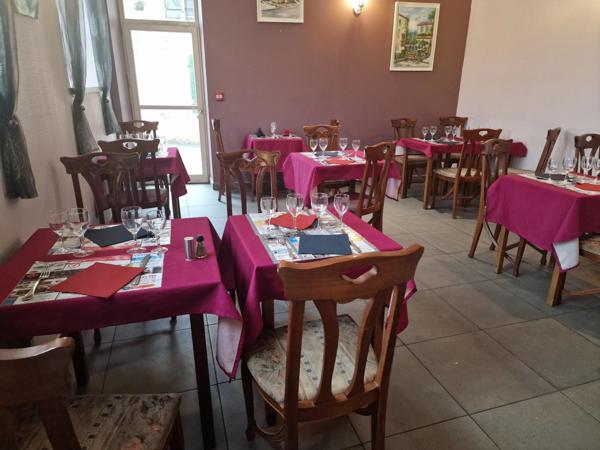 Dpt Vosges (88), à vendre secteur NEUFCHATEAU - MURS & FONDS BAR RESTAURANT IMMEUBLE