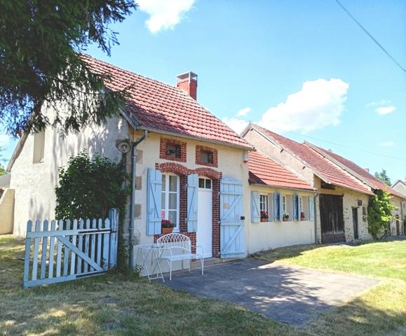 Centre de village caractéristique avec 7 bâtiments à la campagne