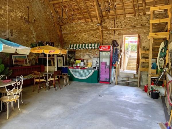 Centre de village caractéristique avec 7 bâtiments à la campagne