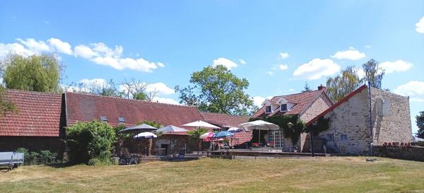 Centre de village caractéristique avec 7 bâtiments à la campagne
