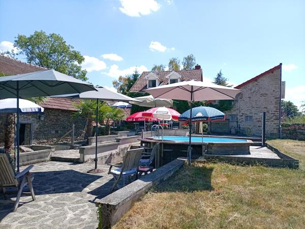 Centre de village caractéristique avec 7 bâtiments à la campagne