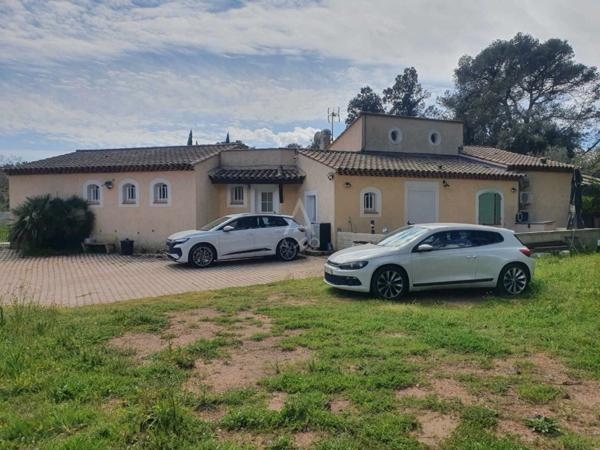 Villa, 3 chambres, terrain 2530m² avec piscine