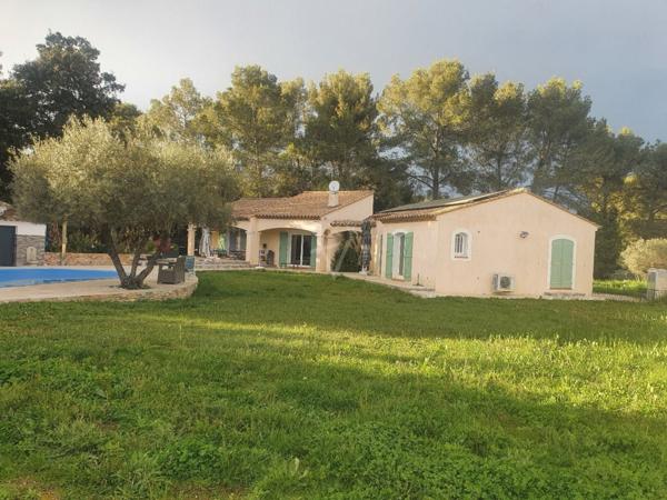 Villa, 3 chambres, terrain 2530m² avec piscine