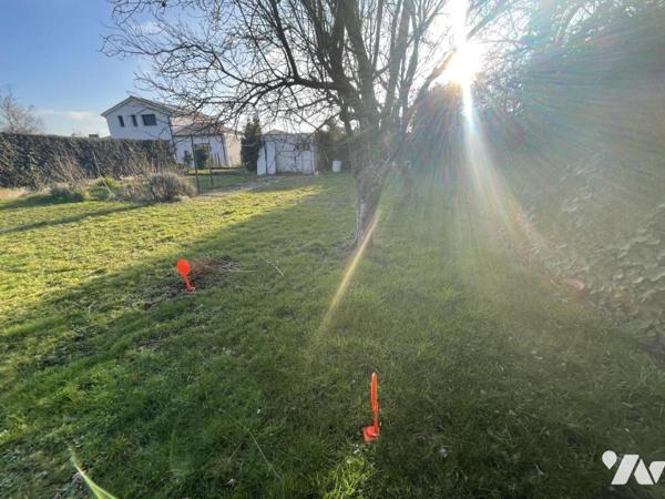 LES SORINIERES (proche centre) TERRAIN 415m²  second rideau zone UMc