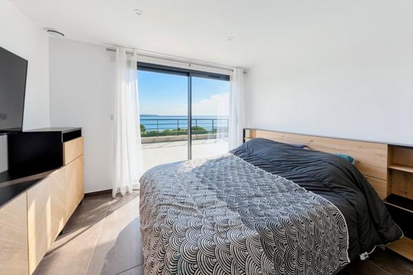 PROVENCE ISTRES - Somptueuse VILLA d’Architecte  – 300m²  – Vue Panoramique – Deux Piscines – 200m de la plage