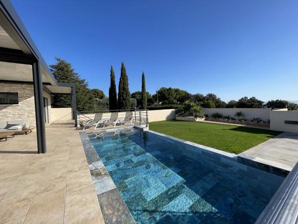 PROVENCE ISTRES - Somptueuse VILLA dArchitecte   300m²   Vue Panoramique  Deux Piscines  200m de la plage