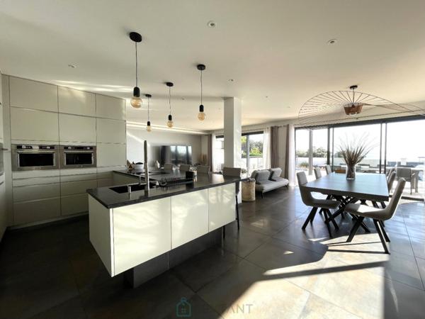 PROVENCE ISTRES - Somptueuse VILLA dArchitecte   300m²   Vue Panoramique  Deux Piscines  200m de la plage
