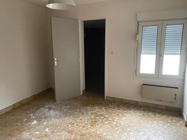 Immeuble
        
        - 300 m² 137 500 € *
